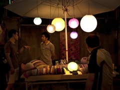 傘下的月亮／蔡承瑾 攝